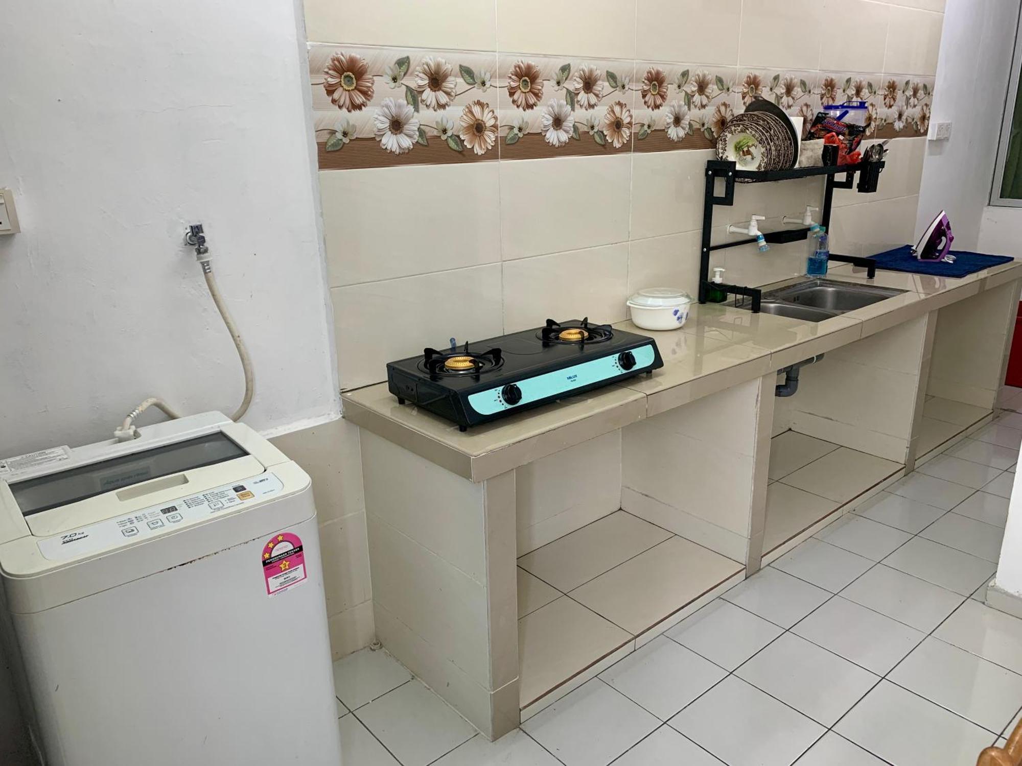 Homestay Cikgu Nora Near Uthm Kptm Kktm Ipg Moslim Onli Kampong Seri Gading Екстер'єр фото